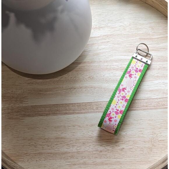 Floral Keychain Wristlet Handmade Boho Fabric Key FOB Sturdy Daisy Flower Pink - Picture 6 of 6